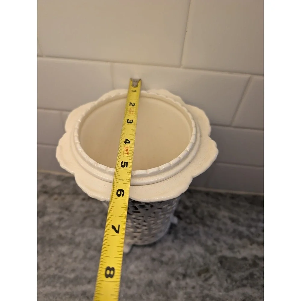 Cream Reticulated‎ Footed Floral Vase with Scalloped Edging
